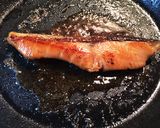 簡単♫漬けて焼くだけ鮭のにんにく醤油焼き作り方6写真