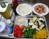 たっぷり野菜とウィンナーのナポリタン作り方1写真