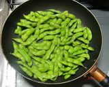 焼いても美味しい♪フライパンで焼き枝豆作り方3写真
