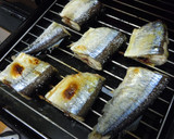秋の味♪焼き秋刀魚とキノコの炊き込みご飯作り方4写真