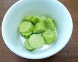 介護食【下蒸しきゅうりとトマトのサラダ】作り方1写真