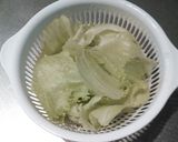 レタスと玉ねぎで♥︎我が家の定番サラダ作り方1写真