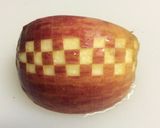 りんごの飾り切り チェック柄作り方3写真
