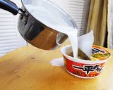 簡単再現！青森の味噌カレー牛乳ラーメン作り方2写真