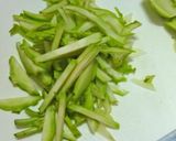 コールラビの皮の洋風きんぴら作り方1写真