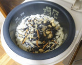 介護食【ひじき煮で簡単！炊き込みご飯】作り方3写真