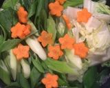 白菜と鶏ごぼうすりみの汁物作り方1写真