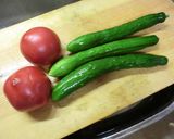 たたきキュウリとトマトのゴマ風味サラダ作り方1写真
