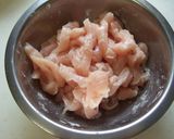 塩昆布だけ！ムネ肉とピーマンの細切り炒作り方1写真