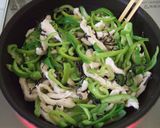 塩昆布だけ！ムネ肉とピーマンの細切り炒作り方4写真