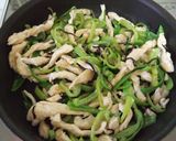 塩昆布だけ！ムネ肉とピーマンの細切り炒作り方5写真