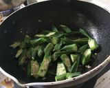 オクラと豚肉のトウチ炒め作り方5写真