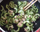 ご飯のお供に！ゴーヤの麺つゆバター炒め☆作り方3写真