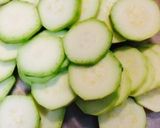 【20分】塩で味わう♡ズッキーニのスープ作り方1写真