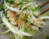 きくらげ・玉ねぎ・貝割れ菜のポン酢和え作り方3写真