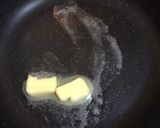 簡単！えのきと魚肉ソーセージのバター炒め作り方2写真