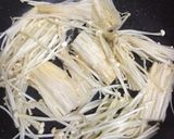 簡単！えのきと魚肉ソーセージのバター炒め作り方3写真