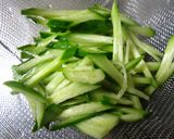 鶏肉とたまねぎときゅうりの和え物作り方2写真