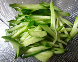 鶏肉とたまねぎときゅうりの和え物作り方2写真