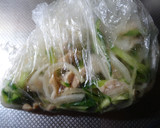 鶏肉とたまねぎときゅうりの和え物作り方5写真