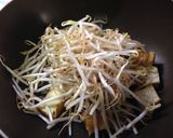 超簡単☆厚揚げとモヤシのピリ辛炒め作り方3写真