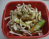 きのこ数種と野菜のレンジで作る和え物作り方2写真