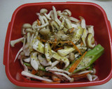 きのこ数種と野菜のレンジで作る和え物作り方2写真