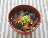 麦味噌で金平牛蒡とわかめのお味噌汁。作り方3写真