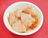 柔らか♡鶏胸肉の塩トマトハーブソテー作り方1写真