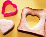 朝ごはんに!トーストとハートの目玉焼き♡作り方1写真