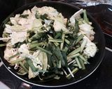 簡単 鶏ガラスープで野菜炒め作り方1写真