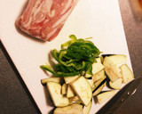 茄子とピーマンと豚肉の味噌炒め作り方1写真