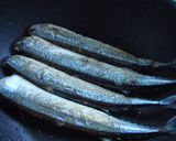 さんまの塩焼き〜レモンバジル風味作り方2写真