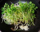 もやし万歳♪豆苗にんにく炒め作り方2写真
