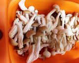 きのこが主役の、炊き込みご飯作り方1写真