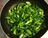 夜食におつまみに！ピーマンオクラ炒め作り方2写真
