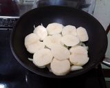 ジャガイモと鶏モモ肉のワイン蒸し作り方2写真