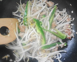 豚ひき肉ともやしのオイスター酢炒め作り方3写真
