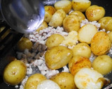 定番ソース味★ジャガイモの鶏そぼろ煮作り方5写真
