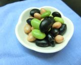 お箸の練習にも✾かつお節on蒸し豆作り方3写真