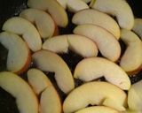 フライパン＊簡単焼き林檎＊作り方1写真