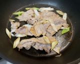お弁当に☆塩麹豚肉とネギのソテー作り方3写真