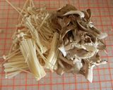 きのこと豚肉のにんにくみそマヨ炒め作り方1写真