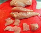 簡単！＊鶏胸肉と豆苗のガリバタしょうゆ＊作り方1写真