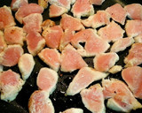 簡単！＊鶏胸肉と豆苗のガリバタしょうゆ＊作り方2写真