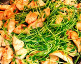 簡単！＊鶏胸肉と豆苗のガリバタしょうゆ＊作り方3写真