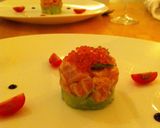 サーモンタルタルとアボカドとイクラの前菜作り方3写真