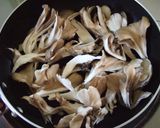里芋の甘煮✿塩バターの焼き舞茸添え♫作り方4写真