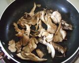里芋の甘煮✿塩バターの焼き舞茸添え♫作り方5写真