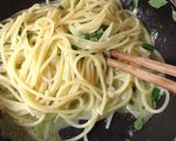 粉チーズとバジルのペペロンチーノ作り方5写真